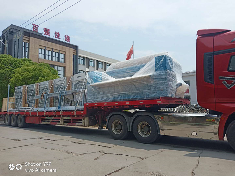 百強洗脫機、烘干機、燙平機等洗滌設備發貨海南-百強洗滌設備